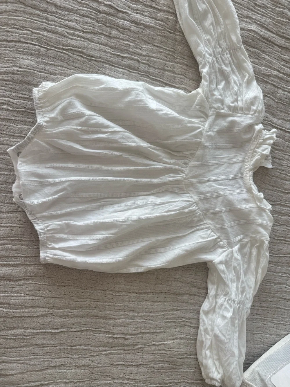 SHEIN White Puff Sleeve Bubble Romper Blouse